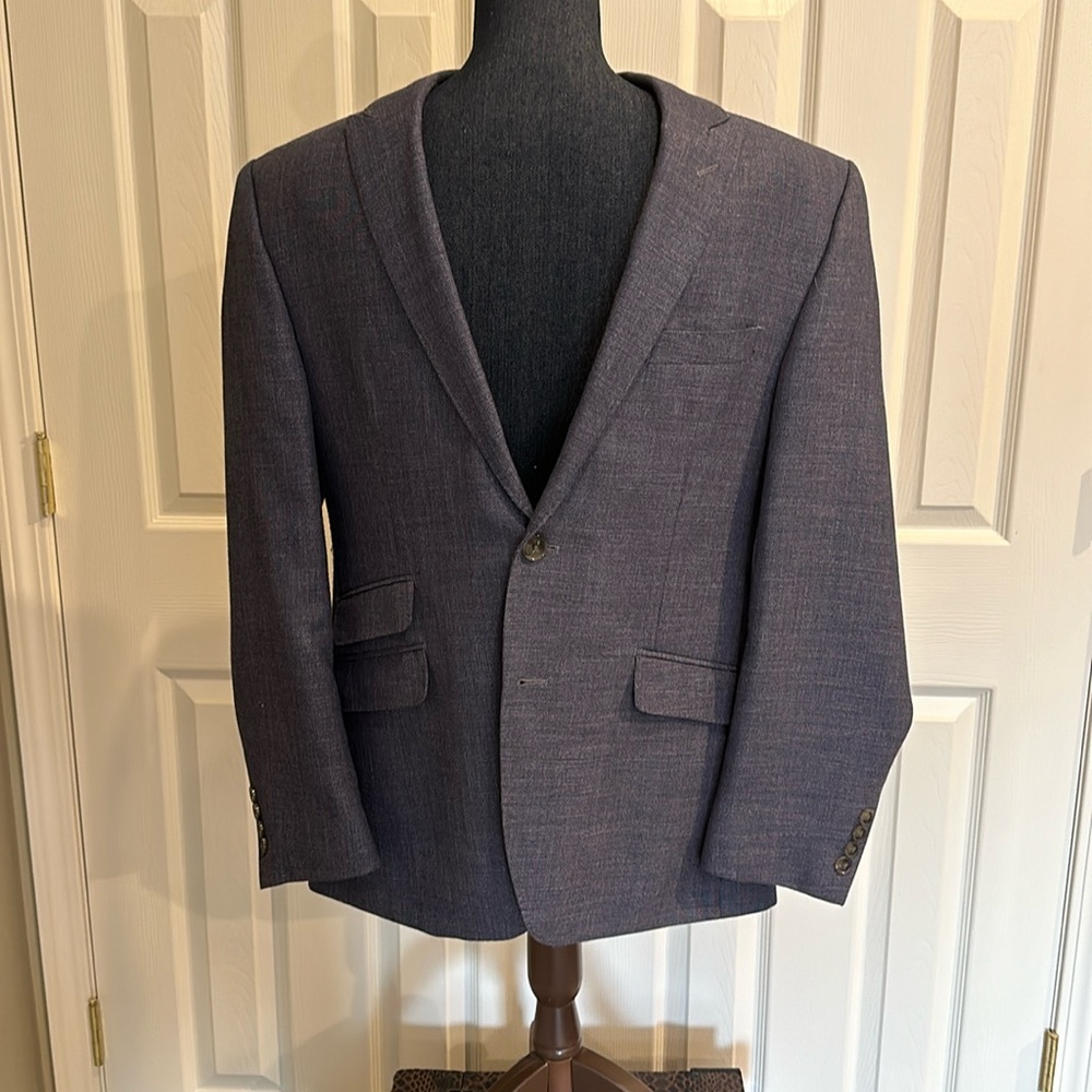 Light blue Perry Ellis 40S, slim fit men’s sport coat.